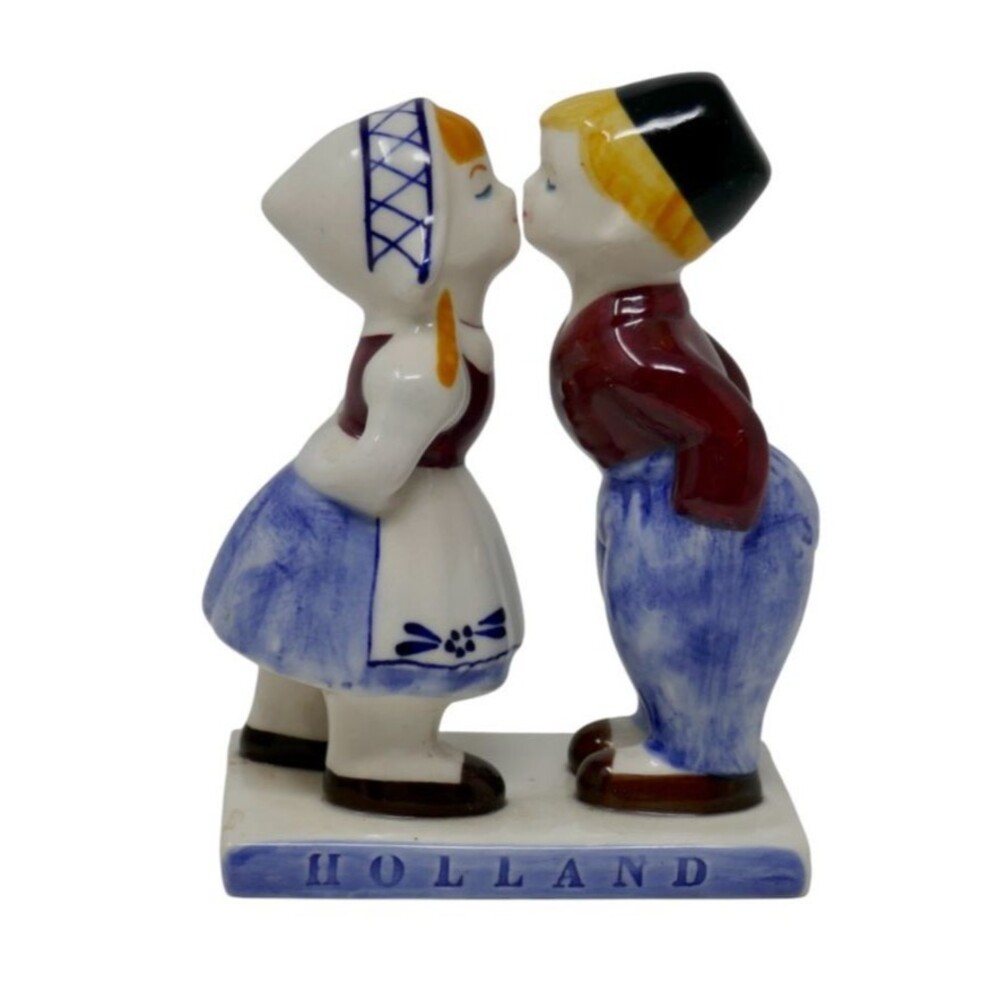 Elesva Hand Painted Vintage Holland Delft Blue Dutch Kissing Couple Figurine 755
